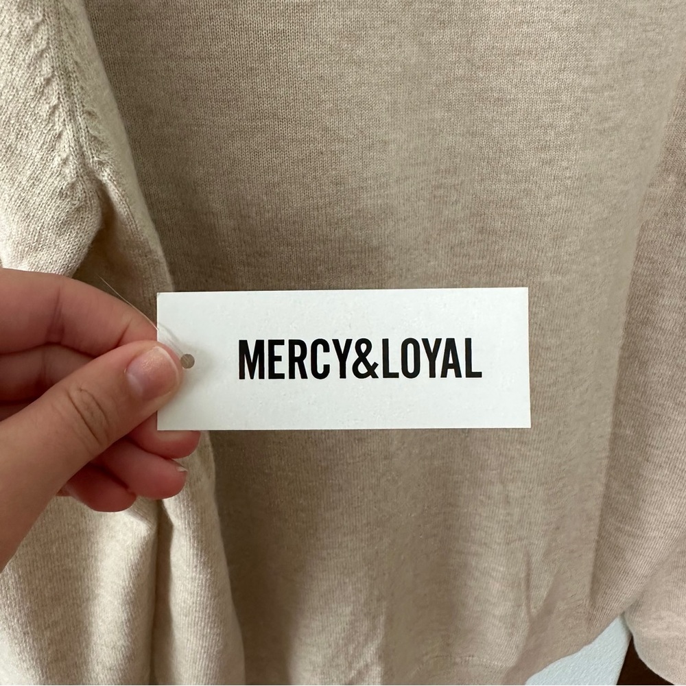 NWT Mercy & Loyal V Neck Cashmere Sweater - Picture 6 of 6